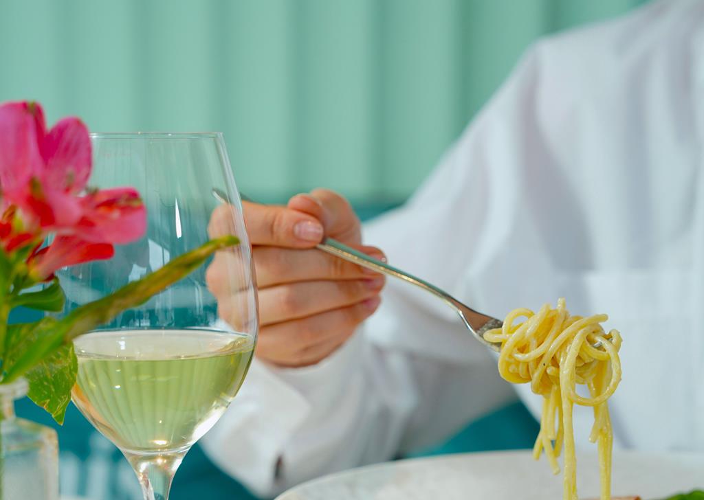 Spaghetti z Łososiem Przepis FoodAndTravels.eu Blog Kulinarny i Podróżniczy Szefa Kuchni https://foodandtravels.eu FOOD AND TRAVELS